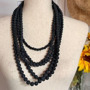 Lisa e Multilayers Black Beaded Necklace